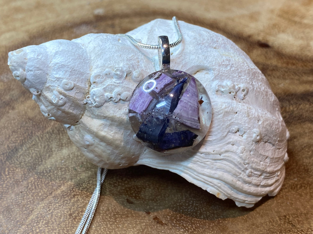 Mussel Shell Pendant & Chain